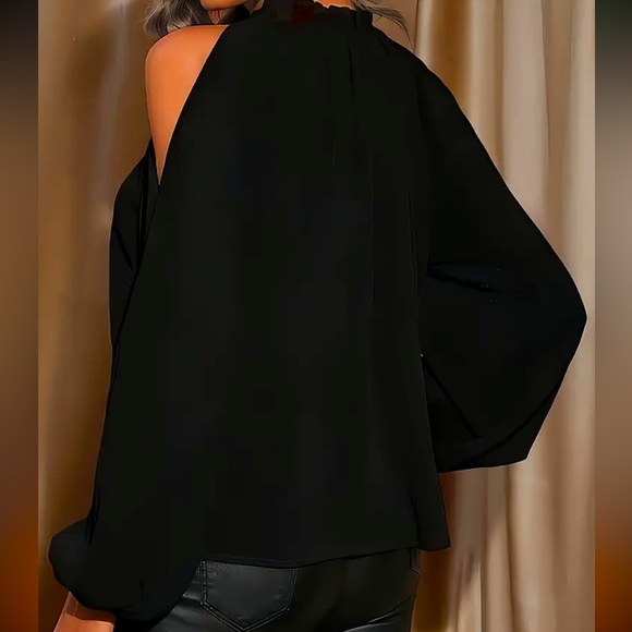 NWT Cold Shoulder Ruffle Crew Neck Blouse - Picture 2 of 5